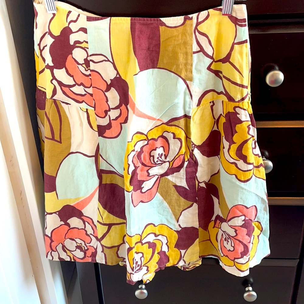 Floral linen skirt in great condition